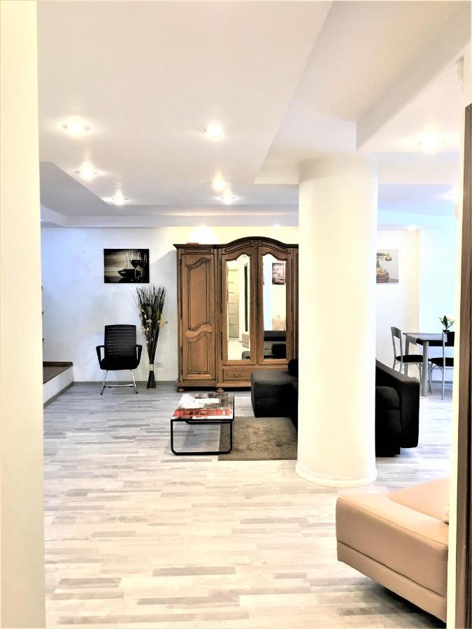 Large Apartment In Ultra-Central Location Brasov Bagian luar foto