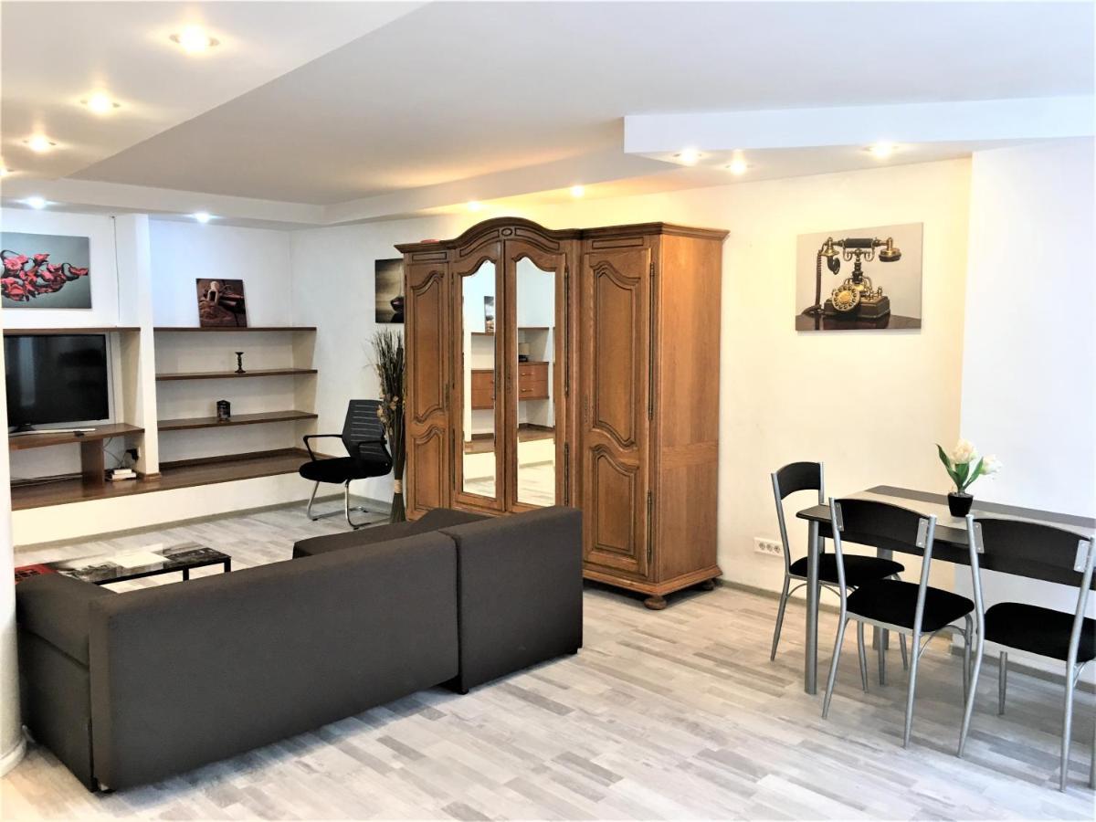 Large Apartment In Ultra-Central Location Brasov Bagian luar foto