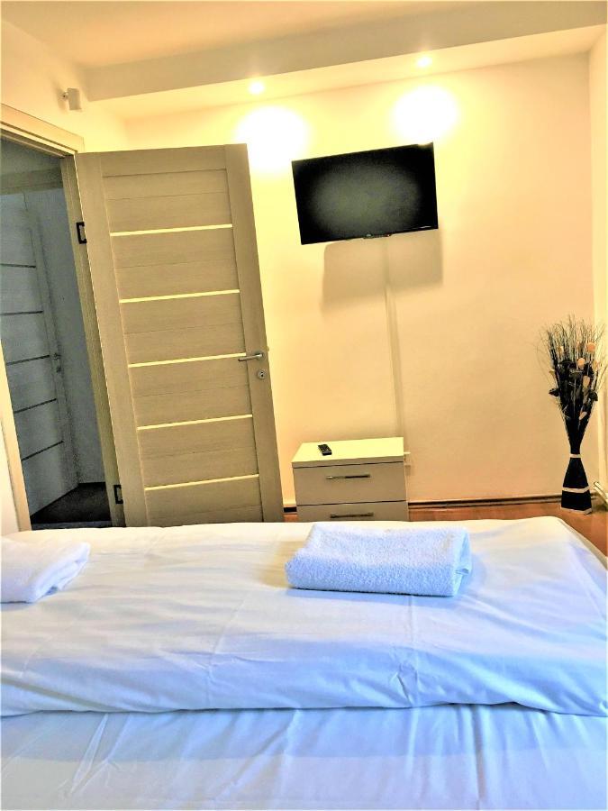 Large Apartment In Ultra-Central Location Brasov Bagian luar foto
