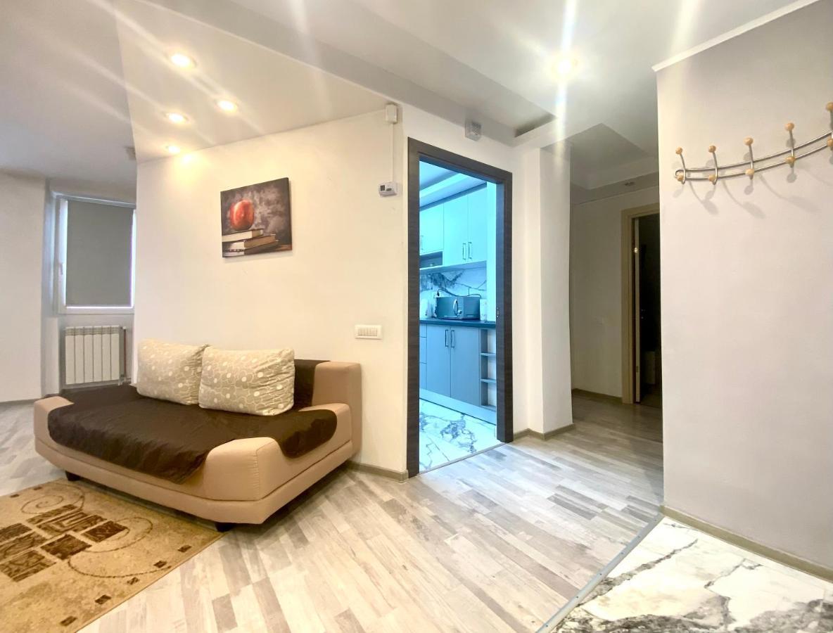Large Apartment In Ultra-Central Location Brasov Bagian luar foto